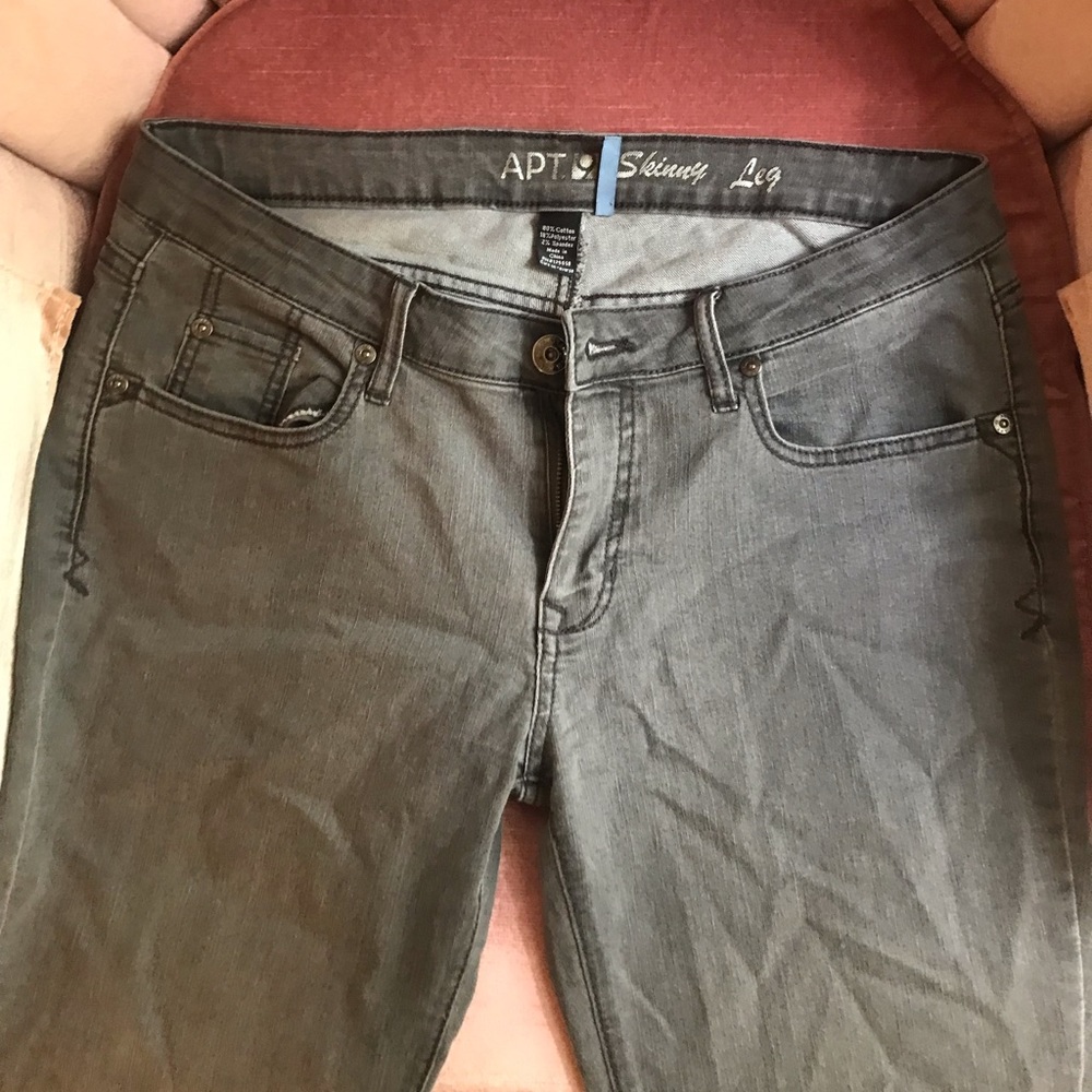 Apt.9 skinny leg jeans. Grey wash. Women’s size 8